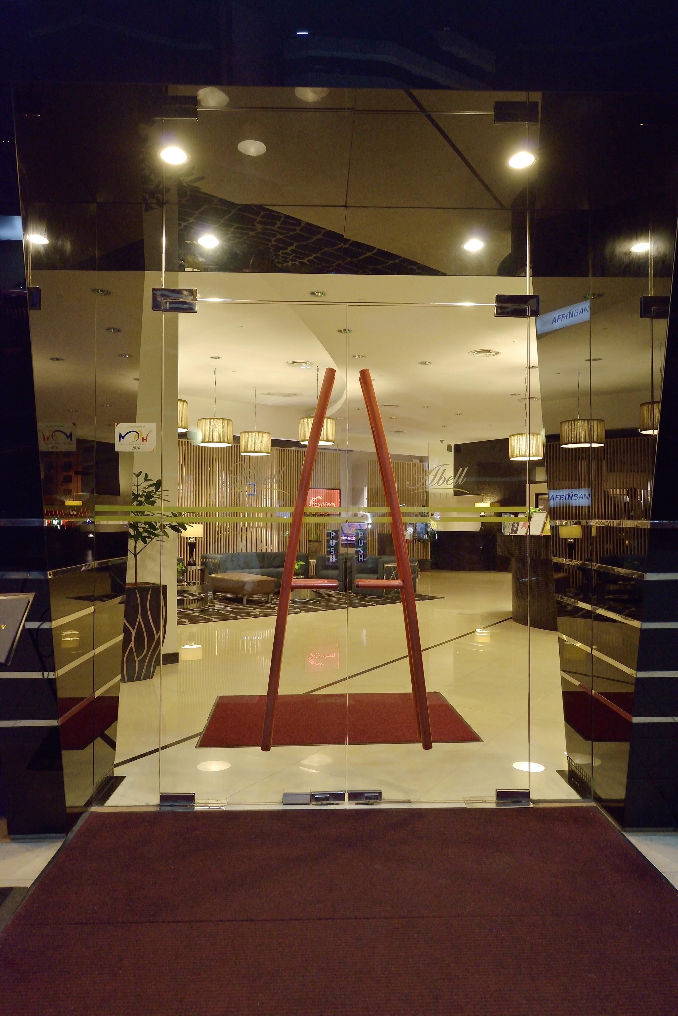 Abell Hotel Kuching Bagian luar foto