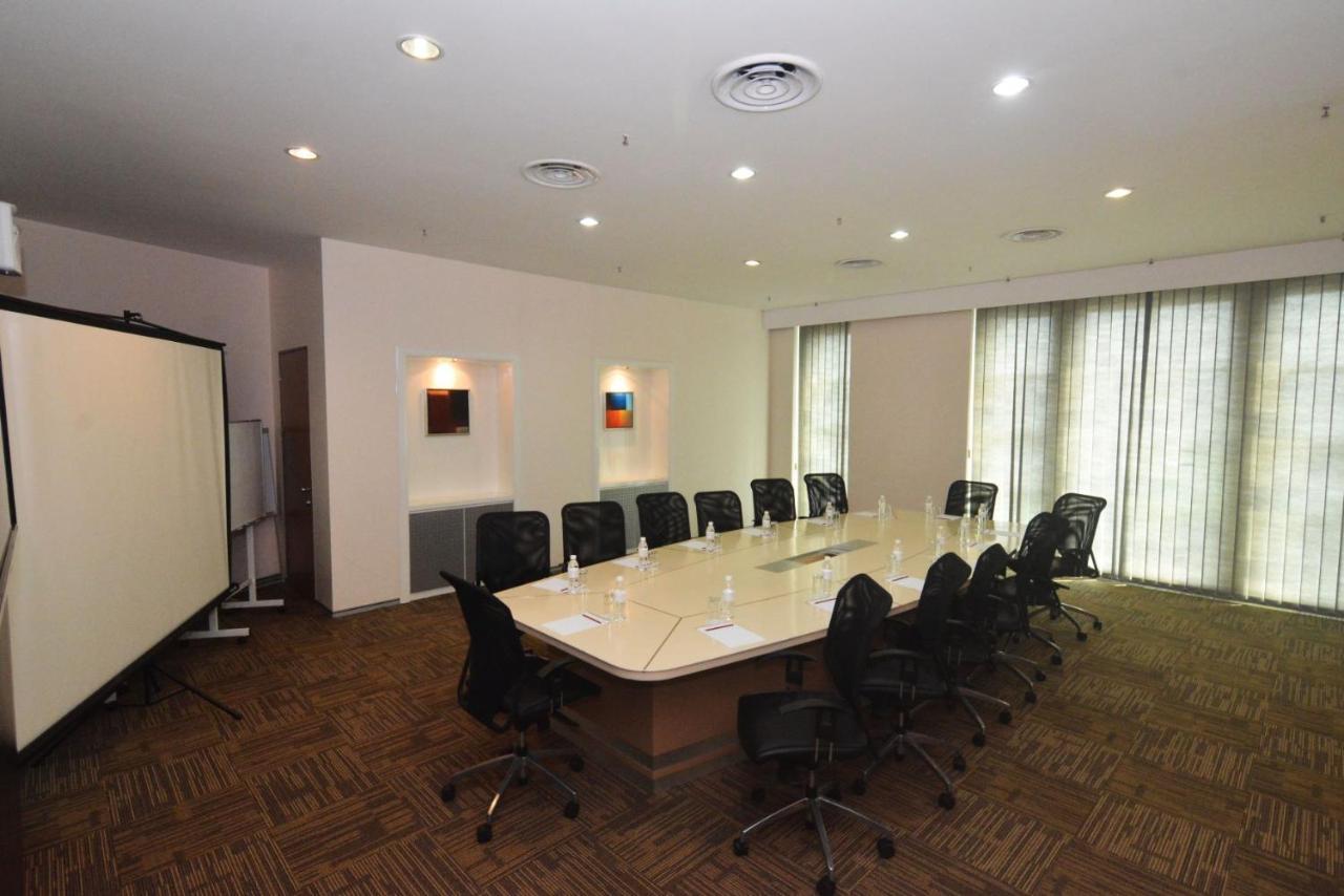 Abell Hotel Kuching Bagian luar foto
