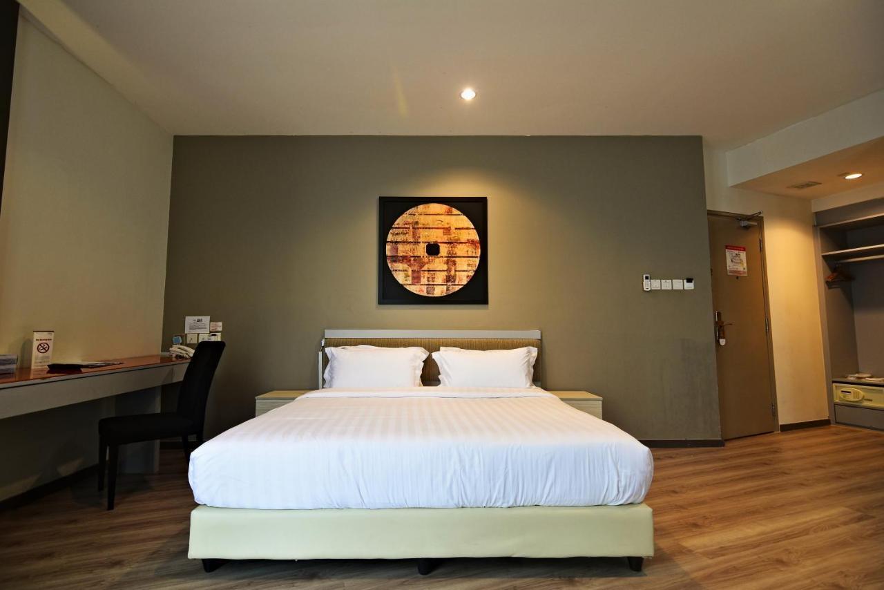 Abell Hotel Kuching Bagian luar foto