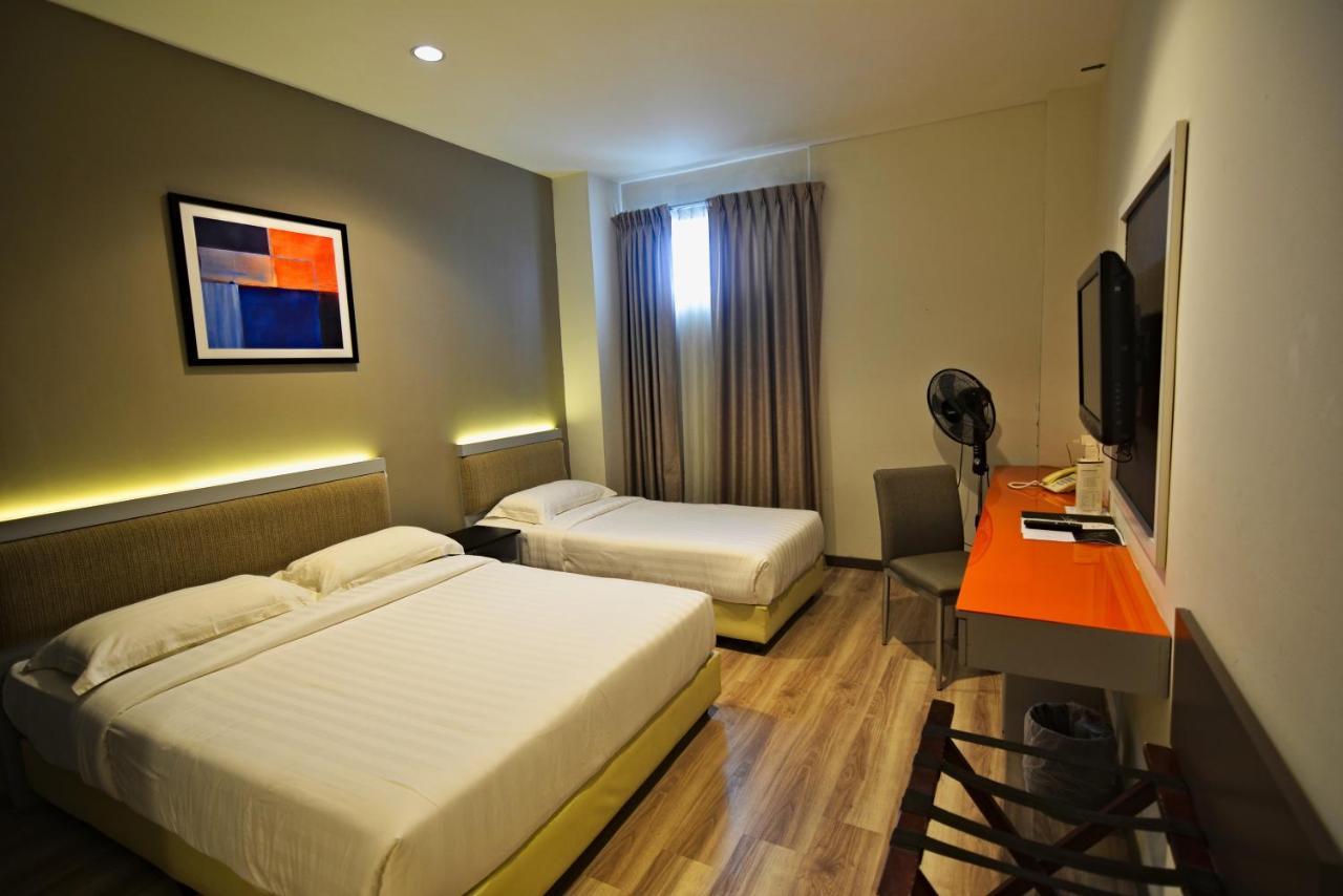 Abell Hotel Kuching Bagian luar foto