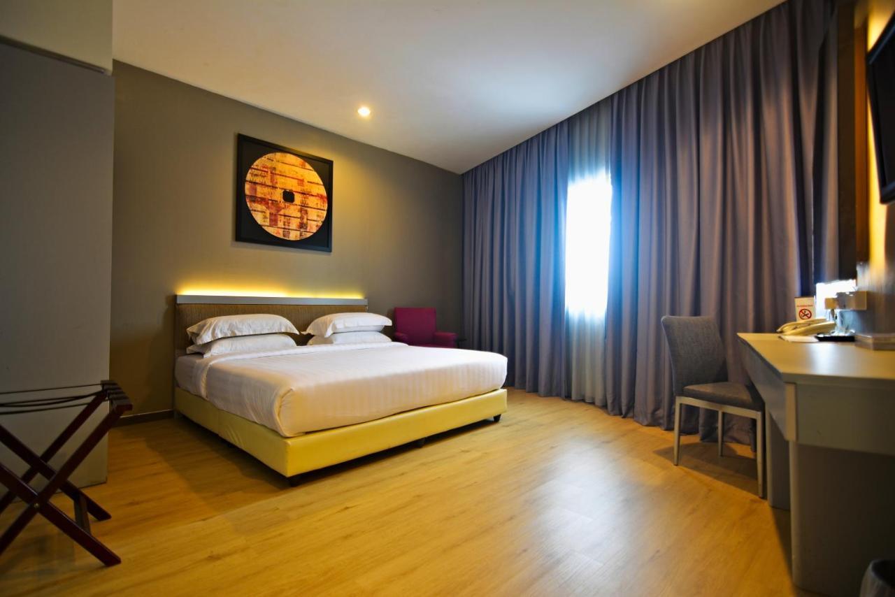 Abell Hotel Kuching Bagian luar foto