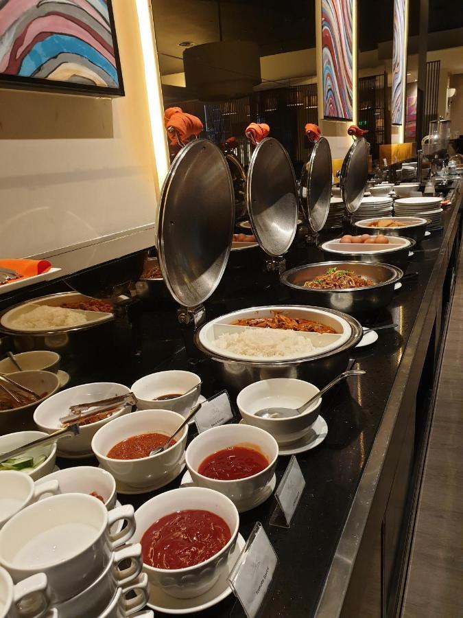 Abell Hotel Kuching Bagian luar foto